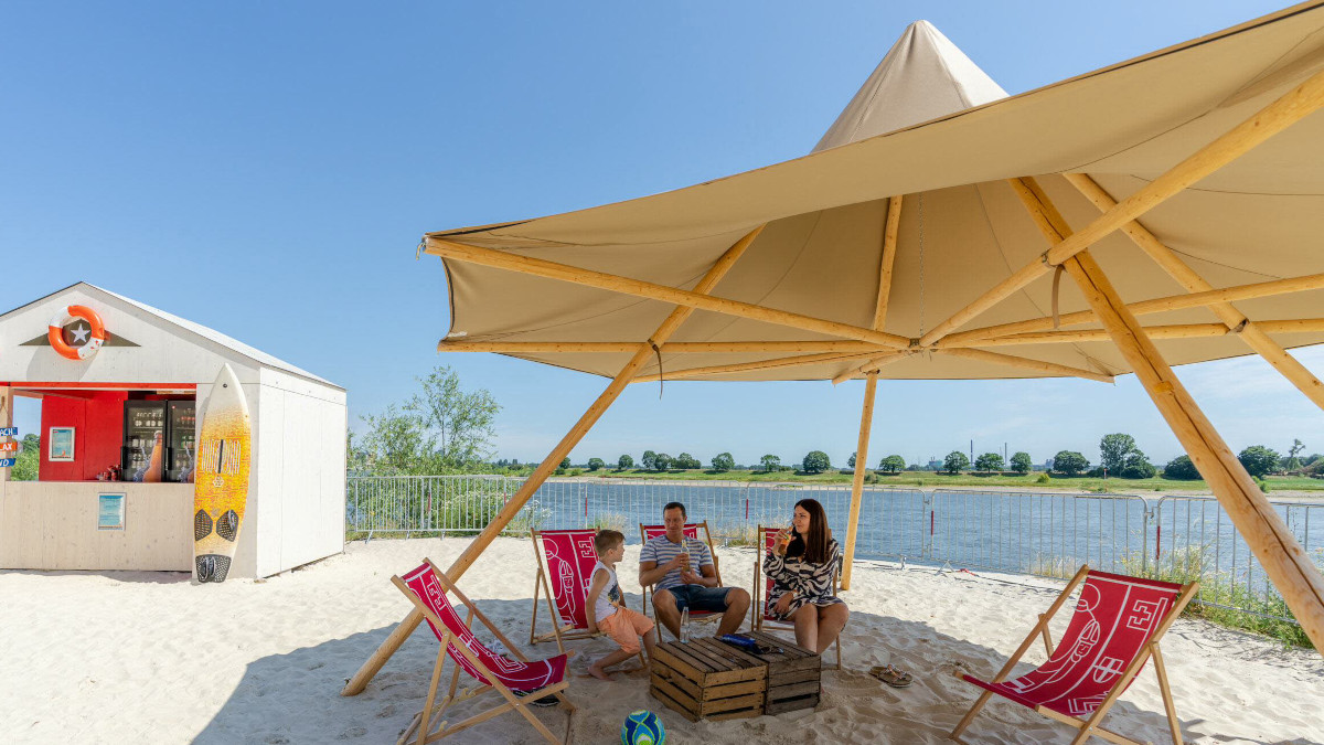 Beachclub an der Rhineside. Bild: Stadt Krefeld, Presse und Kommunikation Beachclub an der Rhineside. Bild: Stadt Krefeld, Presse und Kommunikation