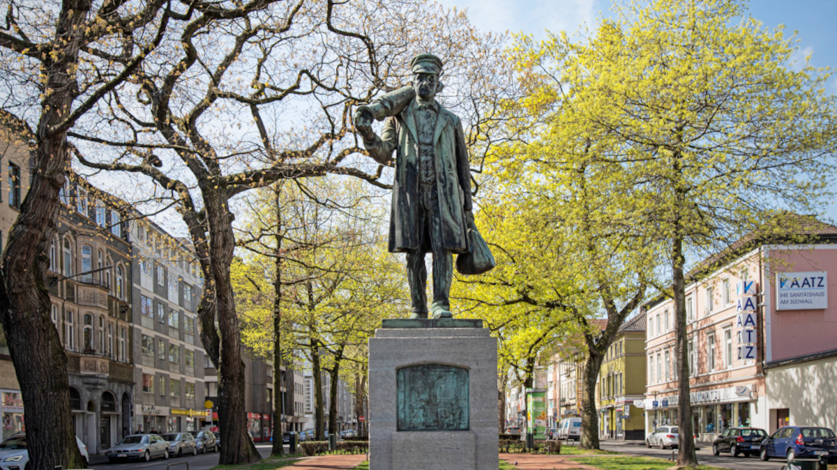 Seidenweberdenkmal in Krefeld. Bild: Stadt Krefeld, Presse und Kommunikation, Simon Erath Seidenweberdenkmal in Krefeld. Bild: Stadt Krefeld, Presse und Kommunikation, Simon Erath