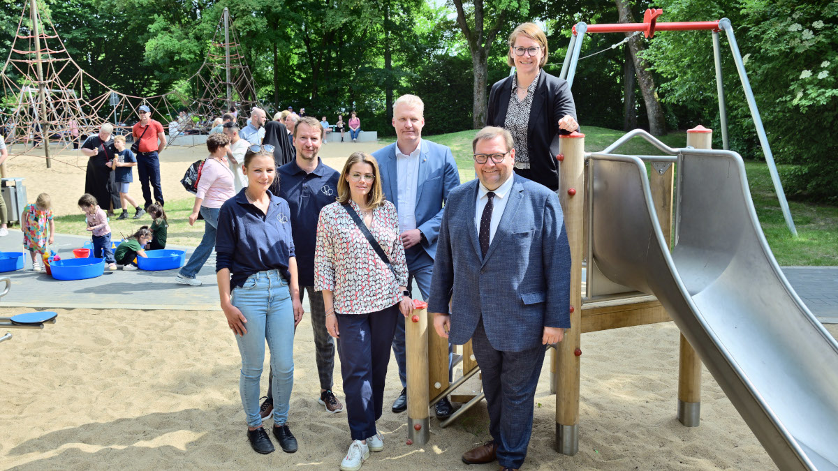 Eröffnung des Spielplatzes am Obergplatz mit Oberbürgermeister Frank Meyer.Foto: Stadt Krefeld, Presse und Kommunikation, A. Bischof Eröffnung des Spielplatzes am Obergplatz mit Oberbürgermeister Frank Meyer.Foto: Stadt Krefeld, Presse und Kommunikation, A. Bischof