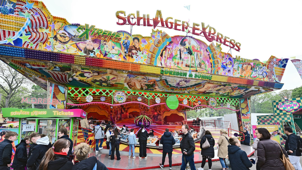 Das Fahrgeschäft "Schlager-Express" auf der Sprödental-Kirmes 2024. Bild: Stadt Krefeld, Presse und Kommunikation, Andreas Bischof