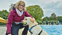 Impressionen vom Hundeschwimmen 2024 im Freibad Bockum. Bild: Stadt Krefeld, Presse und Kommunikation, Andreas Bischof