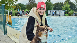 Impressionen vom Hundeschwimmen 2024 im Freibad Bockum. Bild: Stadt Krefeld, Presse und Kommunikation, Andreas Bischof