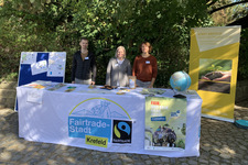 Die Stabsstelle betreute einen Stand zum Thema Fairtrade im Rahmen der Fairen Woche im Zoo Krefeld. Gesprochen wurde über Klimafolgenanpassung, den Fairen Handel und die Umweltbildung der Stadt.