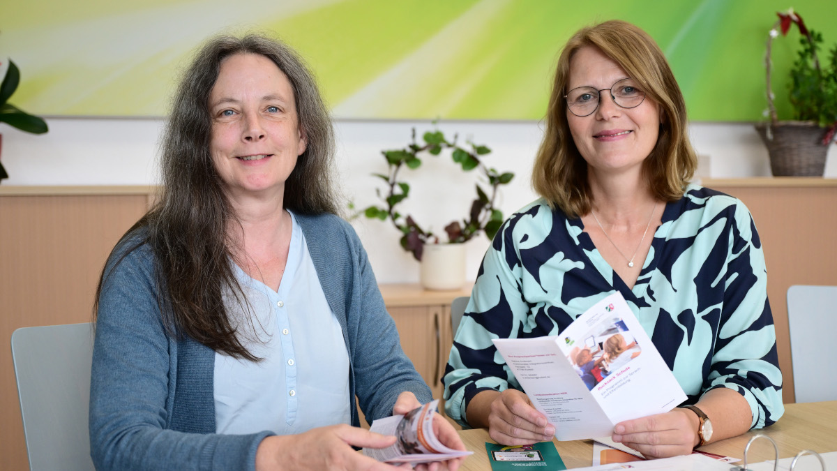 Nicole Gangolf und Sabine Andersen von der Stadt Krefeld begleiten die Elternbegleiterinnen.Bild: Stadt Krefeld, Presse und Kommunikation, A. Bischof