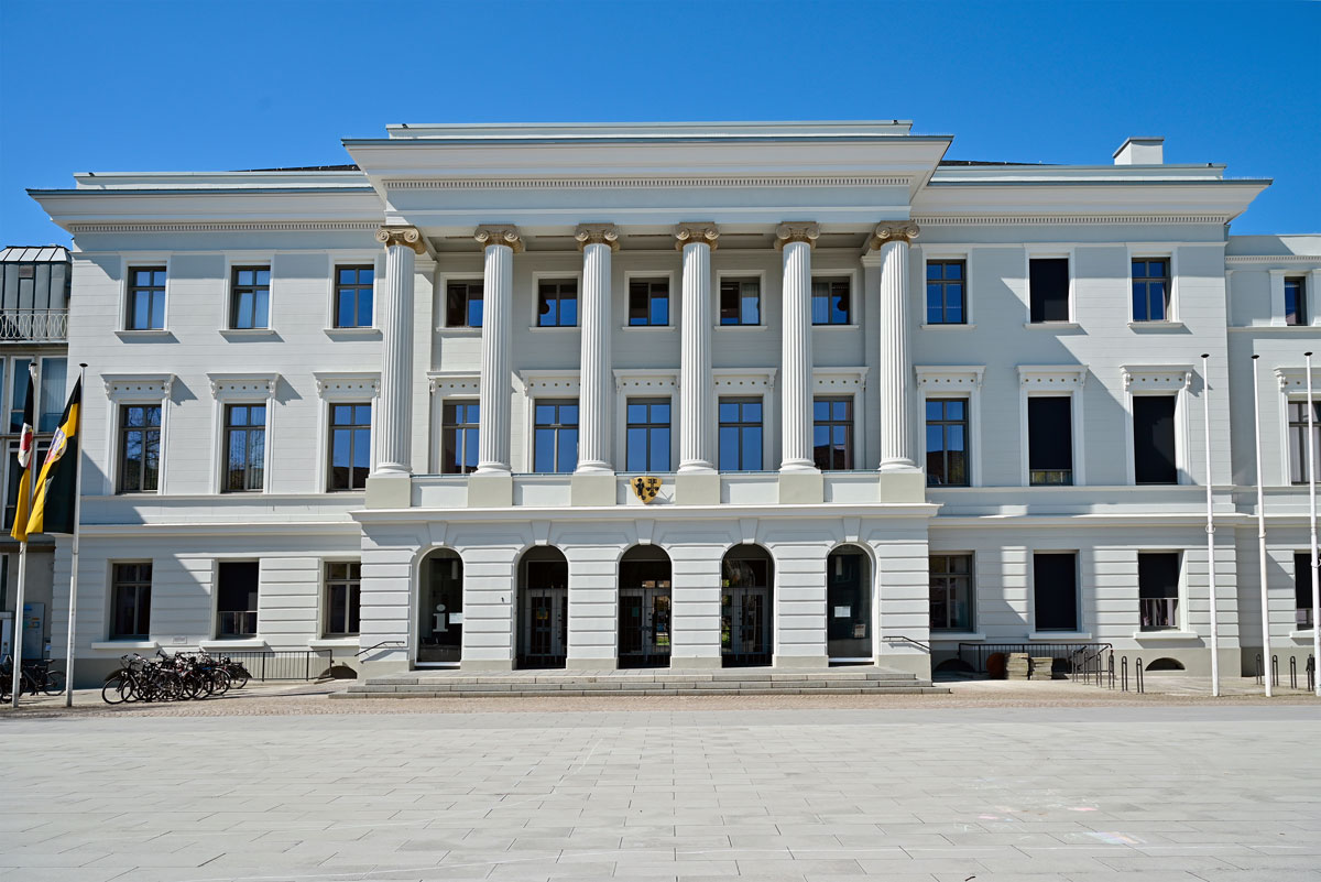 Das Rathaus am Von-der-Leyen-Platz. Foto: Stadt Krefeld, Presse und Kommunikation, A. Bischof Das Rathaus am Von-der-Leyen-Platz. Foto: Stadt Krefeld, Presse und Kommunikation, A. Bischof